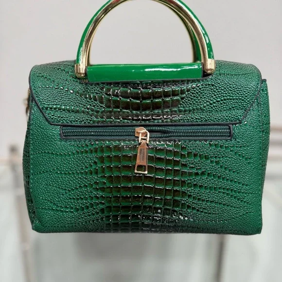Elegant Green Handbag NWOT - Picture 4 of 8